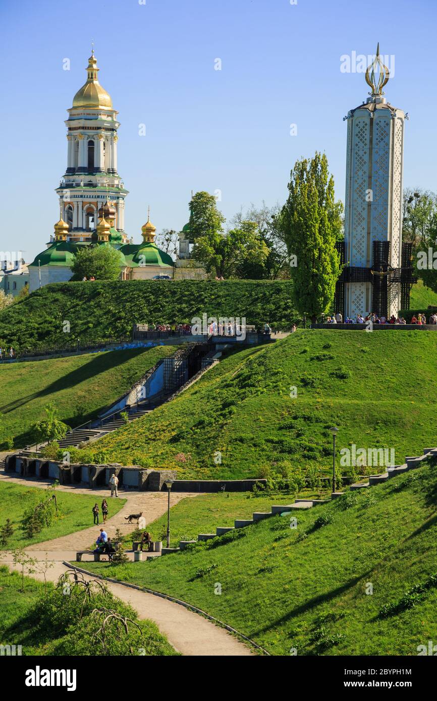 Monastero ortodosso di Kiev Pechersk Lavra e memoriale alla carestia (holodomor) in URSS. Ucraina Foto Stock