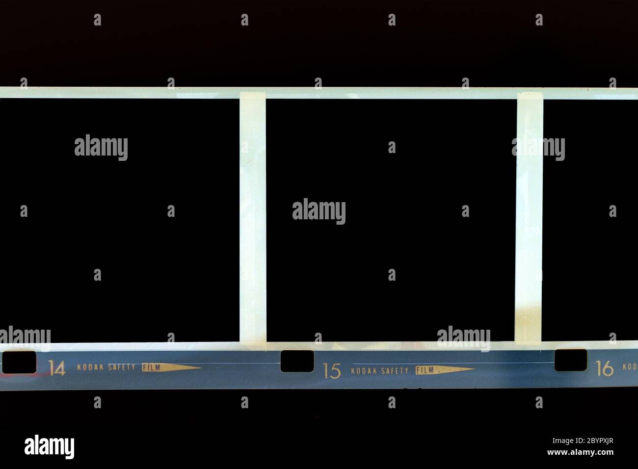Filmstrip 120 mm telaio isolato su sfondo nero Foto Stock