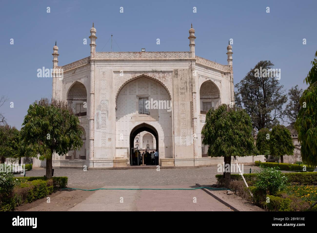 Ingresso della tomba di Bibi Ka Maqbara, conosciuta anche come Mini Taj Maha, Aurangabad, Maharashtra, India. Foto Stock