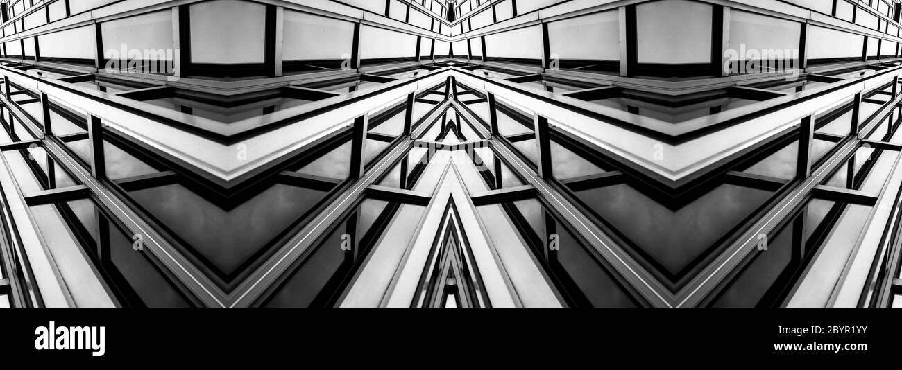 vista panoramica e prospettica dal lato inferiore dei grattacieli dell'edificio in vetro grigio acciaio, concetto di business di architettura industriale di successo Foto Stock