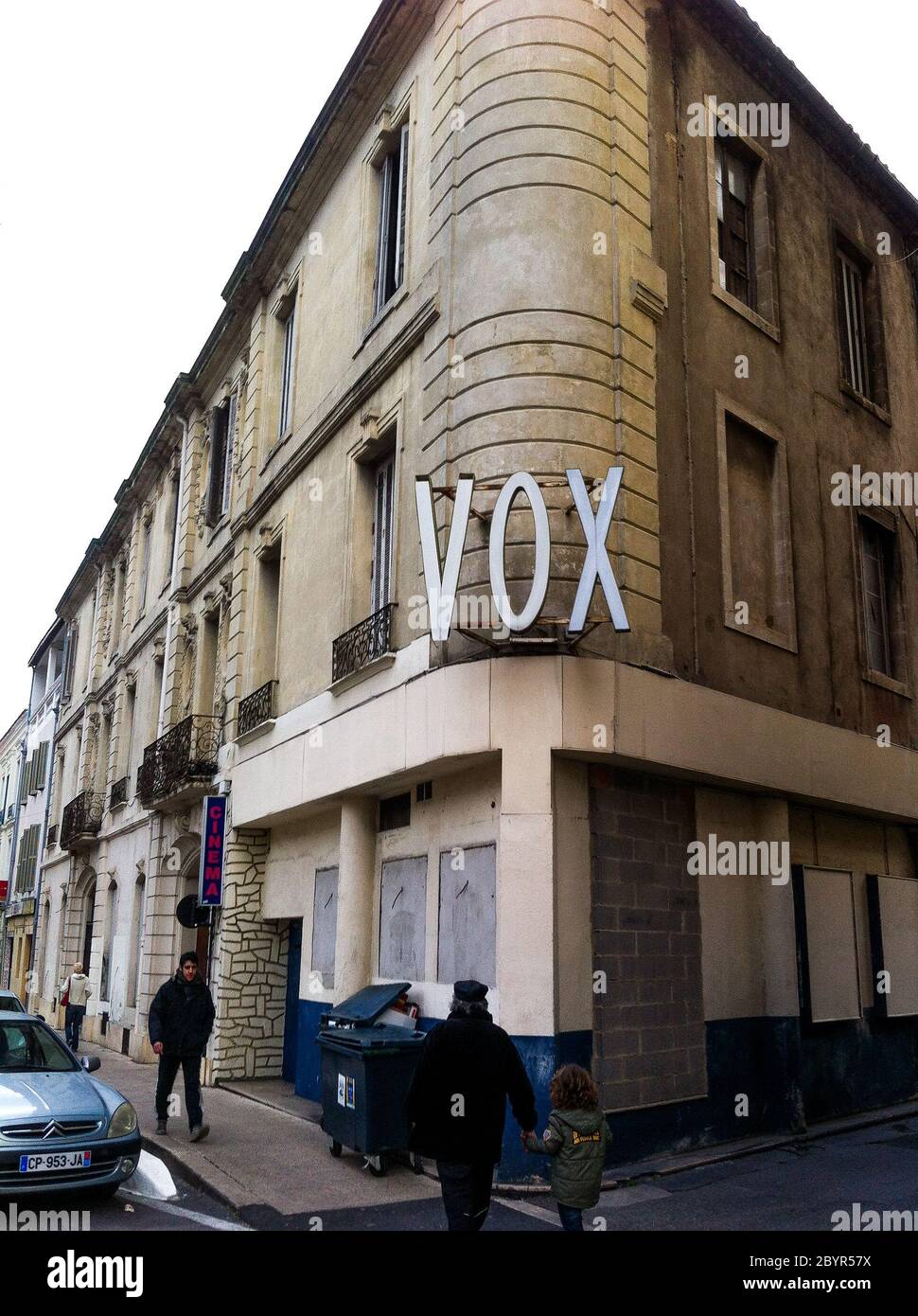 Facciata della vecchia Vox cine, Nîmes, Francia Foto Stock