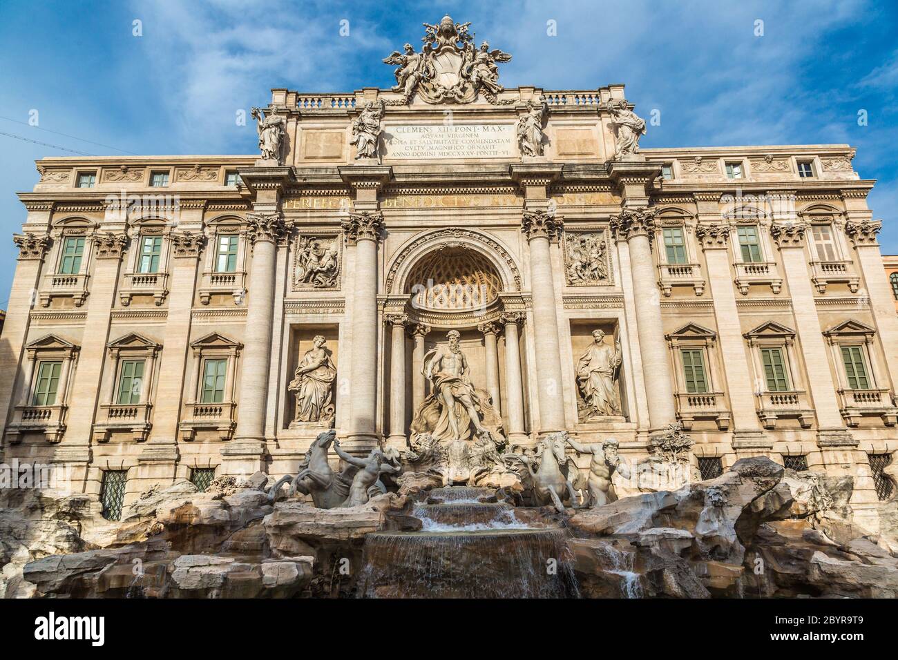 Fontana di Trevi - famoso punto di riferimento a Roma Foto Stock