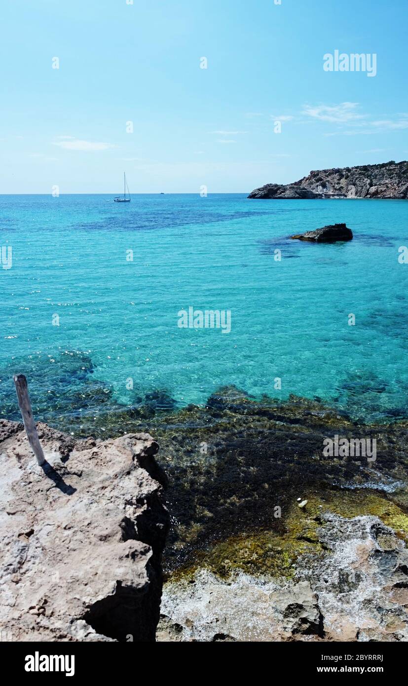 Cala Tarida a Ibiza spiaggia San Jose a Isole Baleari Foto Stock
