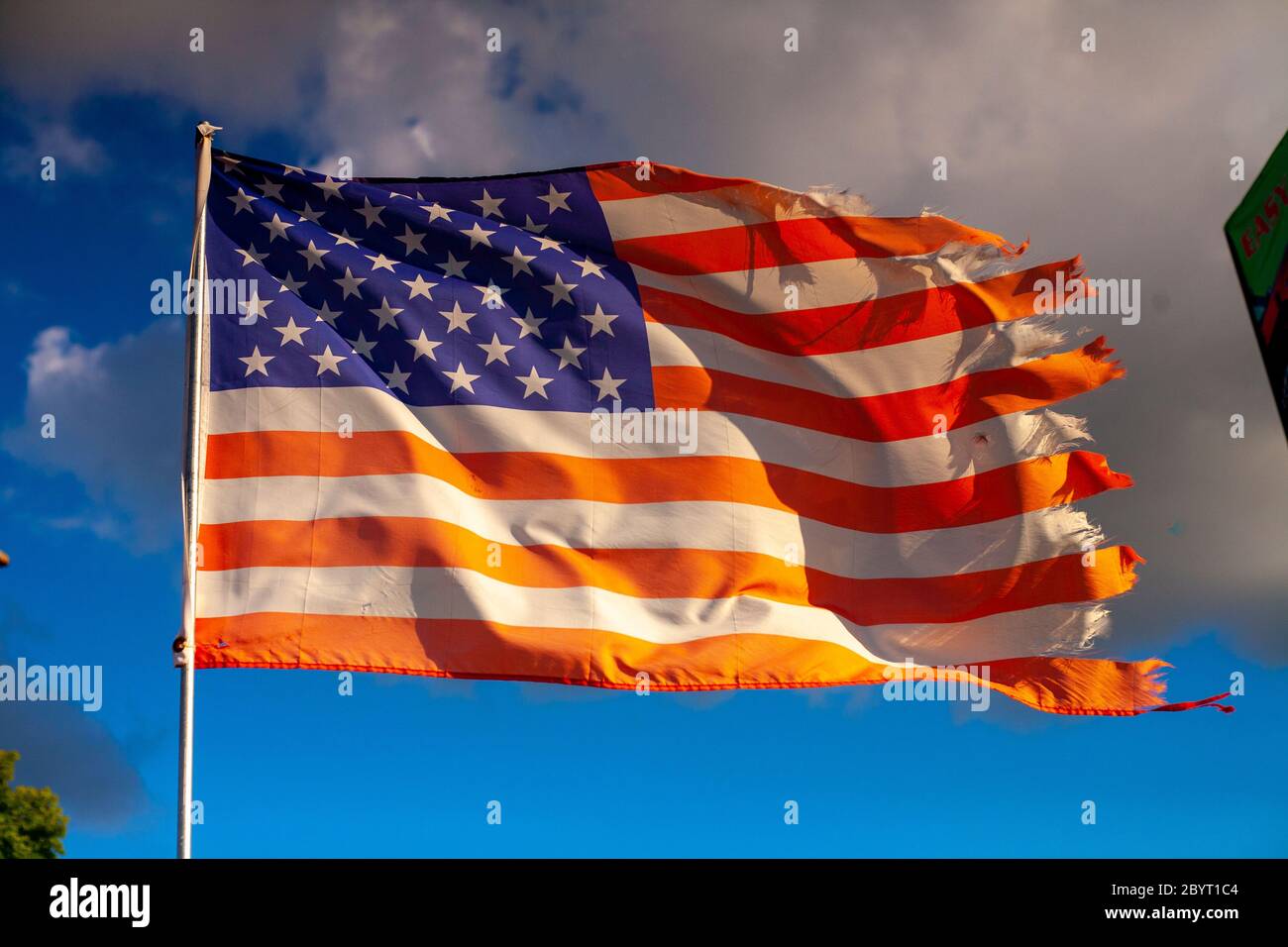 La bandiera americana - Old Glory - Flies fiero nei venti del cambiamento Foto Stock