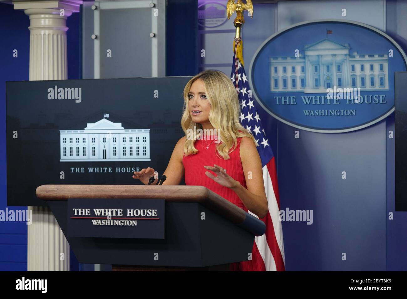 10 giugno 2020 - Washington, DC, Stati Uniti: Il Segretario della stampa della Casa Bianca Kayleigh McEnany tiene un briefing di notizie alla Casa Bianca. (Chris Kleponis/Polaris) /// il segretario alla stampa della Casa Bianca, Kayleigh McEnany, conduce un briefing alla stampa nella sala di Briefing per la stampa Brady della Casa Bianca a Washington, DC mercoledì 10 giugno 2020. Credit: Chris Kleponis/Pool via CNP *** Local Caption *** BSMID5015939 | usage worldwide Foto Stock