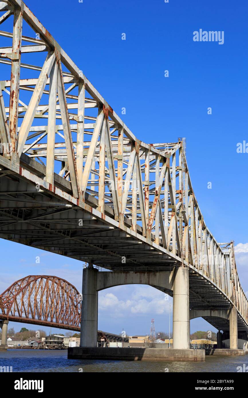 Ponti sul fiume Atchafalaya, Berwick, Louisiana, USA Foto Stock