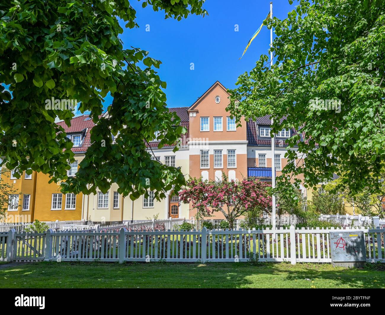 Le case cittadine in stile inglese lungo la Norrköping Promenadein meridionale. Norrköping è una storica città industriale. Foto Stock