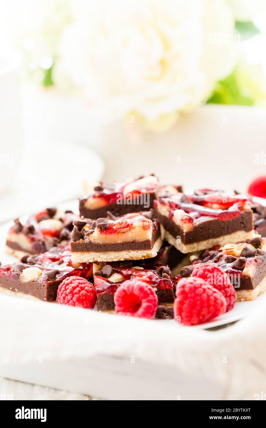 Piazze di lampone al cioccolato Foto Stock