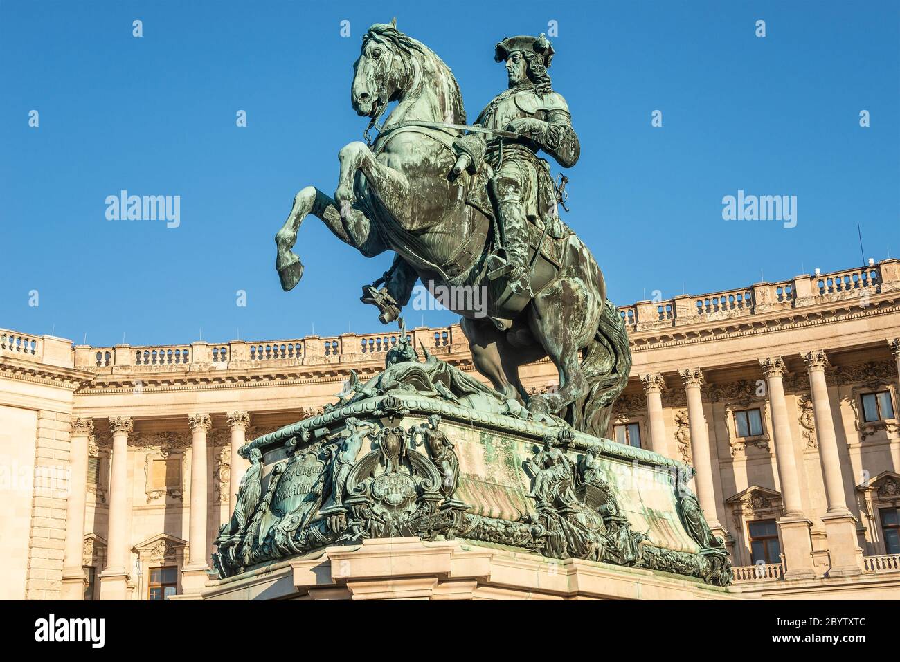 Statua del Principe Eugenio di Savoia di fronte al Palazzo di Hofburg a Vienna, Austria Foto Stock