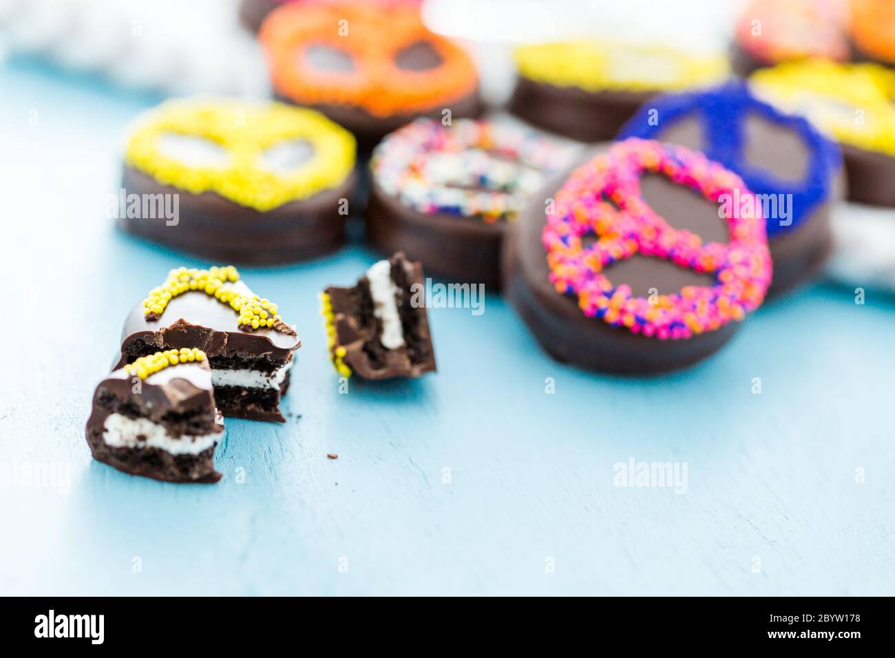 Oreos ricoperti di cioccolato Foto Stock