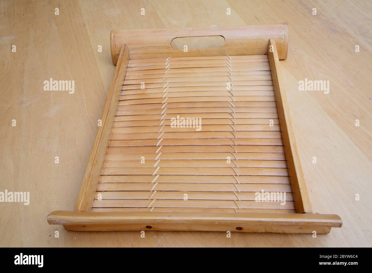 Vassoio di servizio in legno Foto Stock