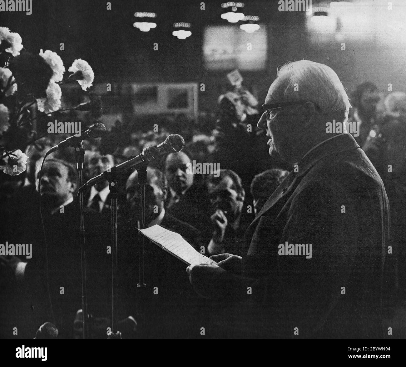 Il leader comunista polacco Henryk Jabłoński durante una solenne riunione del Comitato dei cittadini per la ricostruzione del Castello reale di Warsawca Foto Stock