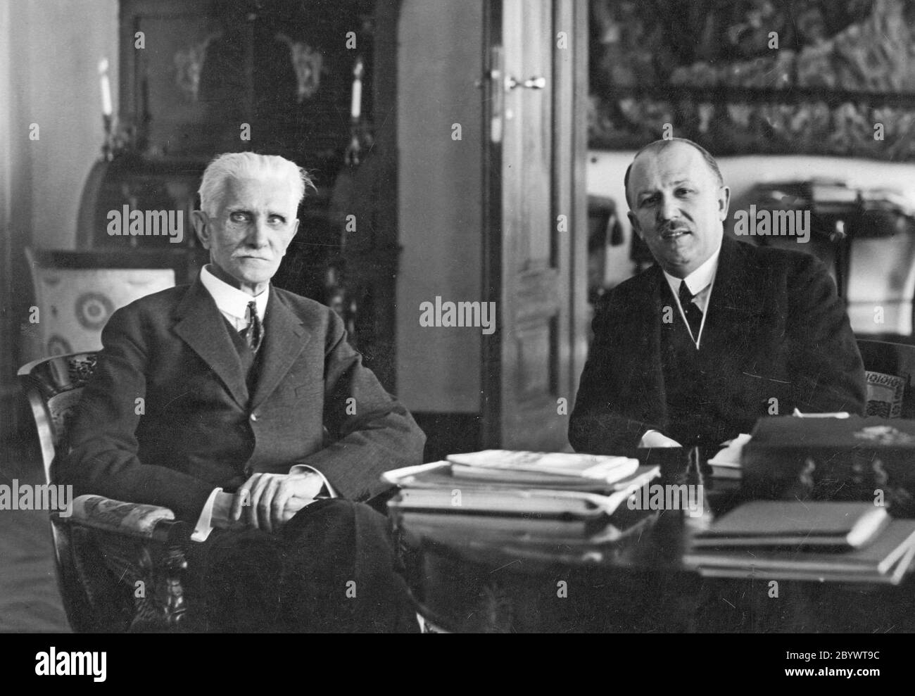 Ignacy Daszyński, portavoce polacco di Sejm, e il primo ministro Kazimierz Bartel ca. 1929 Foto Stock