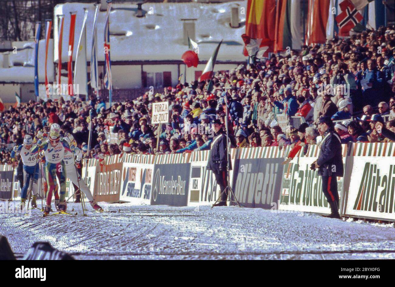 Sprint per il terzo posto nella 50km di gara di fondo a Fiemme 1991; la medaglia di bronzo è vinta da Maurilio De Zolt Data 17 febbraio 1991 Foto Stock