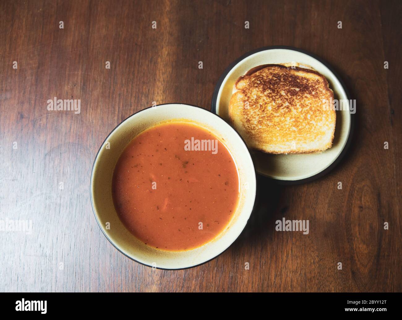 Ciotola di zuppa e sandwich Foto Stock