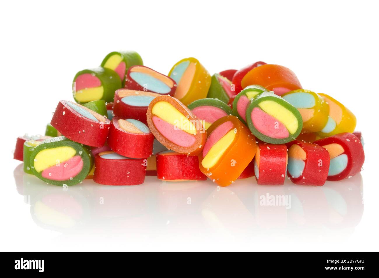 Caramelle di gelatina con riflesso su sfondo bianco Foto Stock
