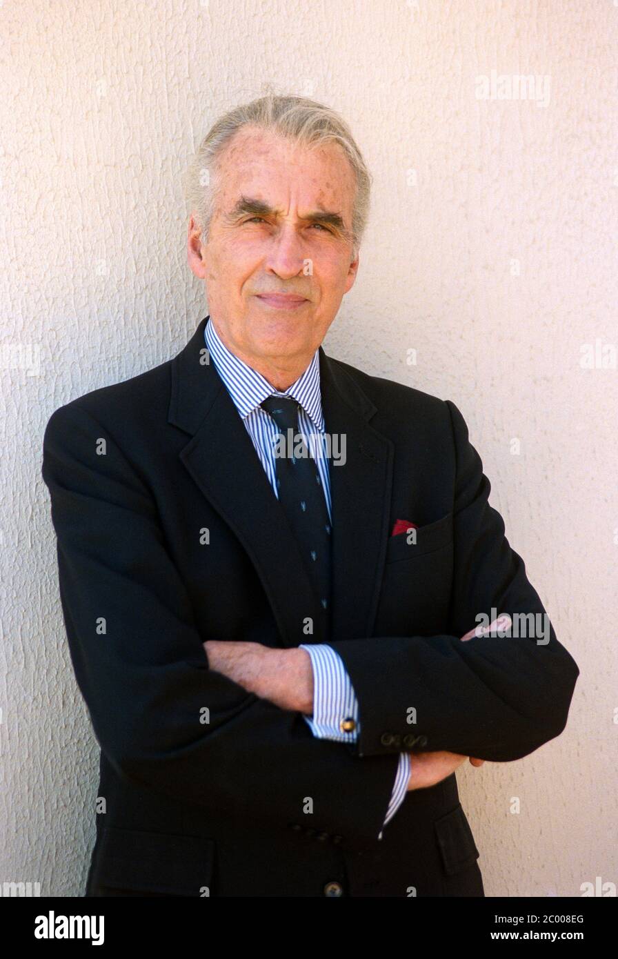 CANNES, FRANCIA. Maggio 1994: Attore Christopher Lee al Festival du Film 1994 di Cannes. Foto del file © Paul Smith/Caratteristiche Foto Stock