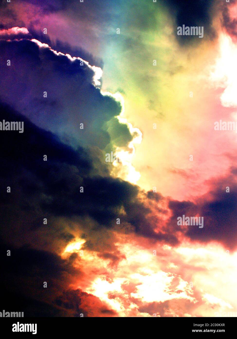 cielo nuvole colore stagione bella modifica in immagini filtrate Foto Stock