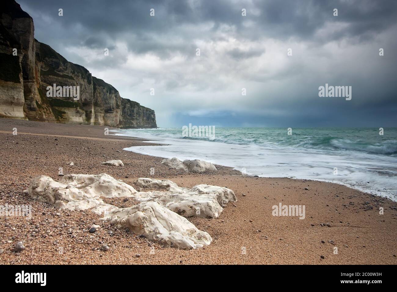 Tempo tempestoso sulla costa della Normandia Foto Stock