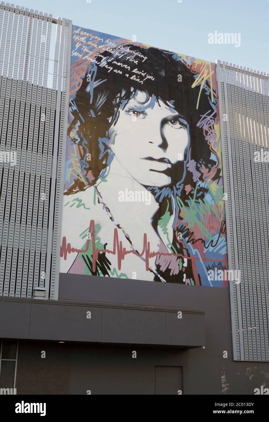Hollywood, California, USA 9 giugno 2020 una visione generale di Jim Morrison della Doors Mural Street Art il 9 giugno 2020 a Hollywood, California, USA. Foto di Barry King/Alamy Stock foto Foto Stock