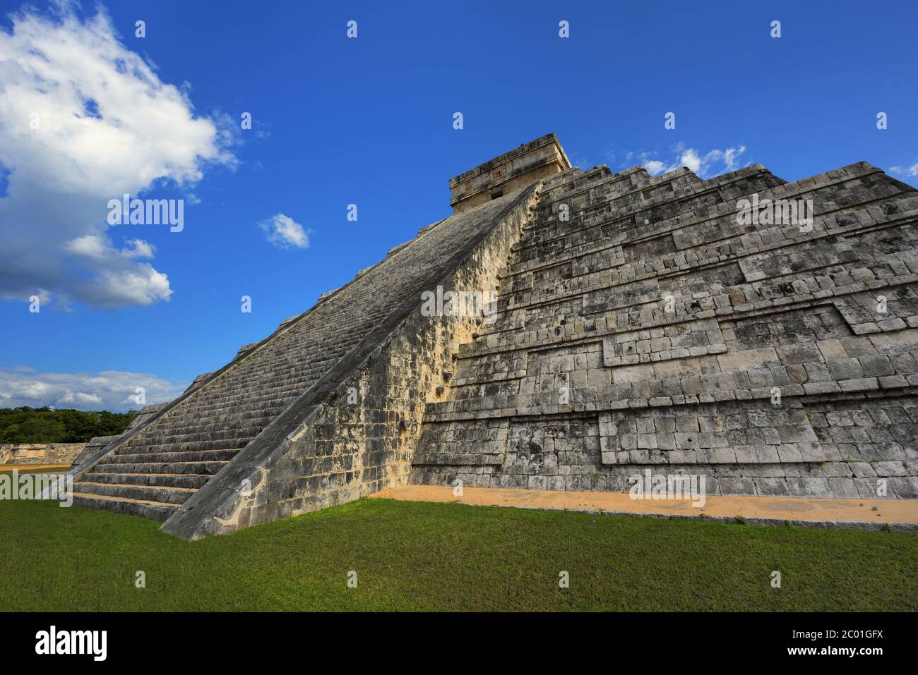 El Castillo a Chichen Itza, conosciuto anche come il Tempio di Kukulcan Foto Stock