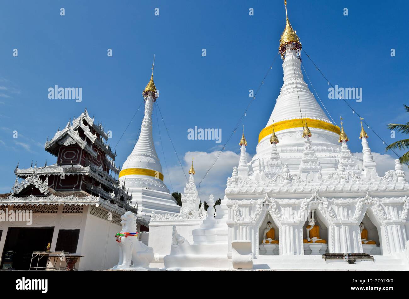 Architettura pagoda bianca della Thailandia settentrionale. Foto Stock
