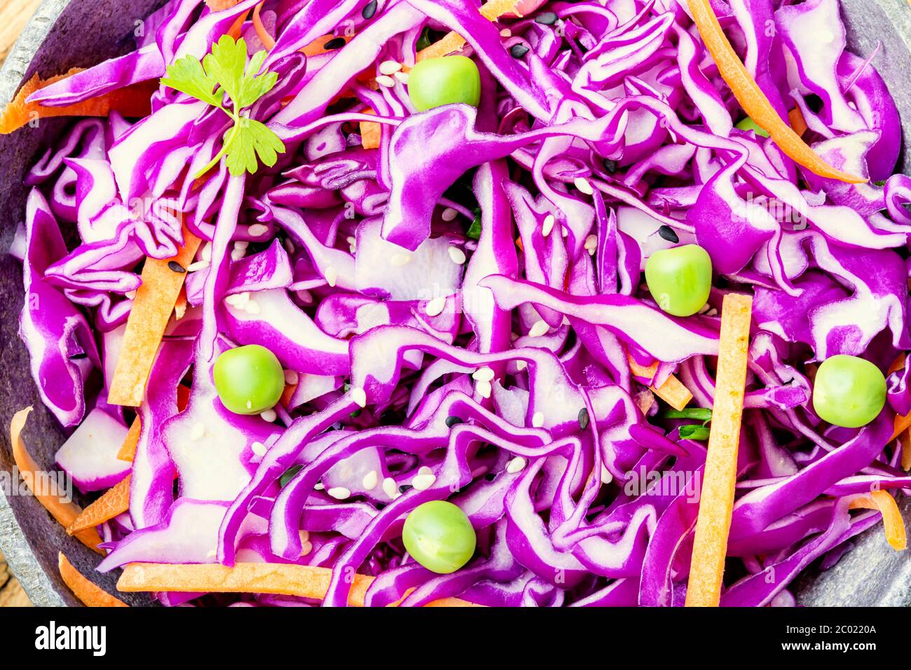 Insalata di verdure fresche con cavolo viola e insalata di carote Foto Stock