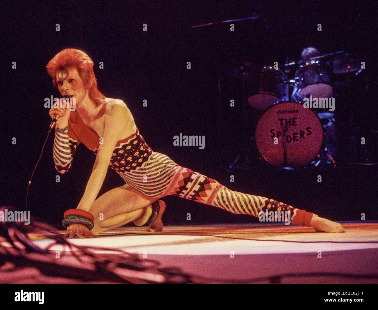 David Bowie è Ziggy Stardust in concerto presso la Earl's Court Exhibition Hall, Londra, 12 maggio 1973 Foto Stock