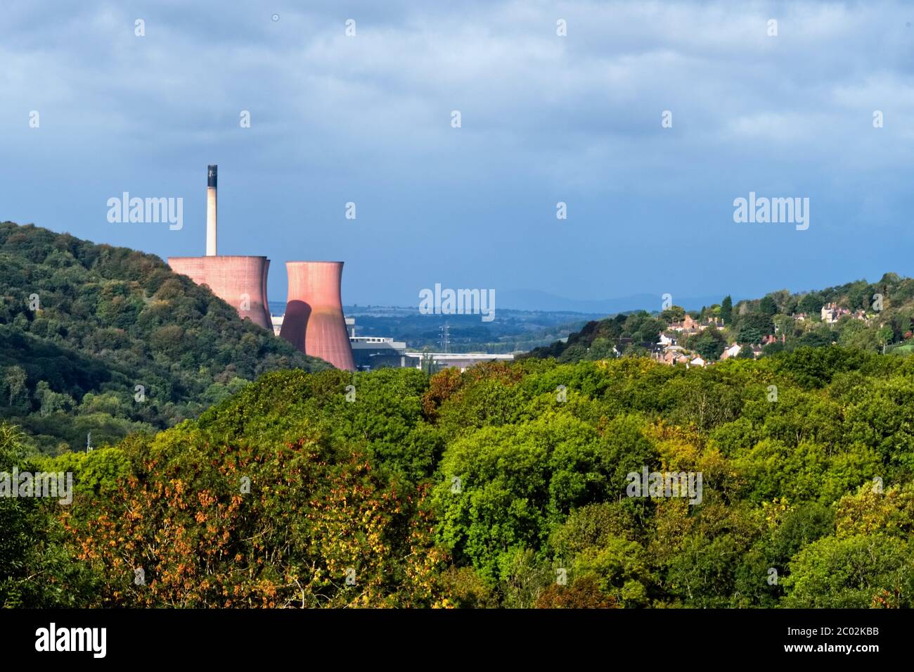 Camini della centrale elettrica di Buildwas prima della demolizione. Foto Stock