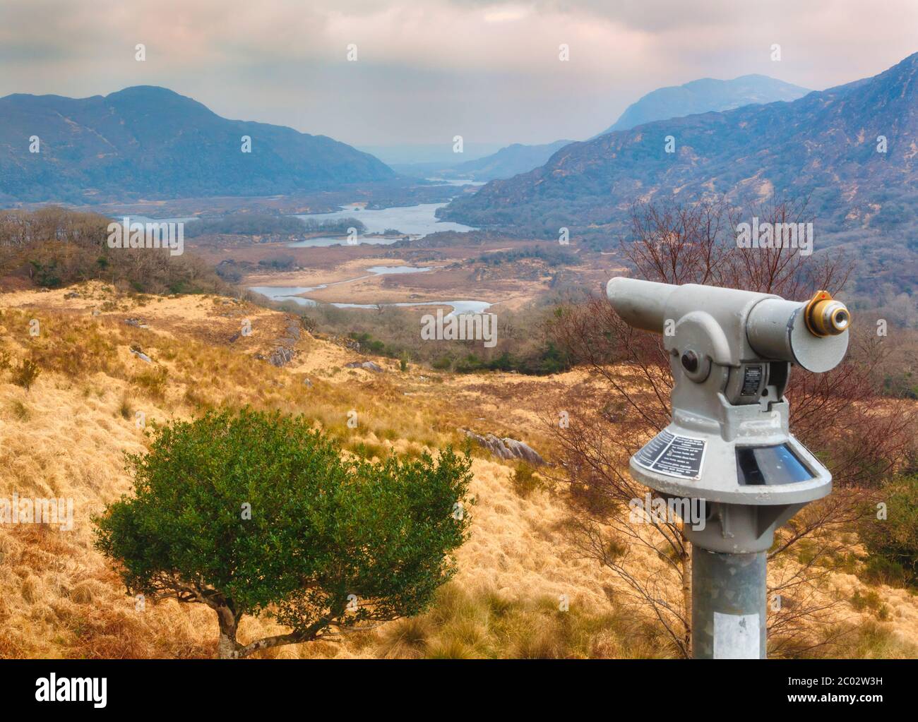 I laghi di Killarney. Una scena conosciuta come Ladies View. Contea di Kerry, Repubblica d'Irlanda. Eire. Foto Stock