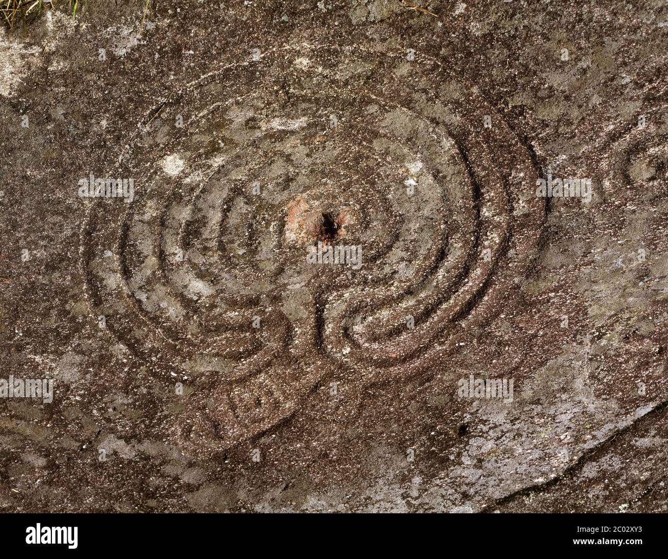 Petroglifi di Mogor che incidano sulla roccia. Particolare del 'Labirinto di Mogor', uno dei tre petroglifi che rimangono visibili a Mogor. Età del metallo. c. 3.000-2000 A.C. Comune di Marin, provincia di Pontevedra. Galizia, Spagna. Foto Stock