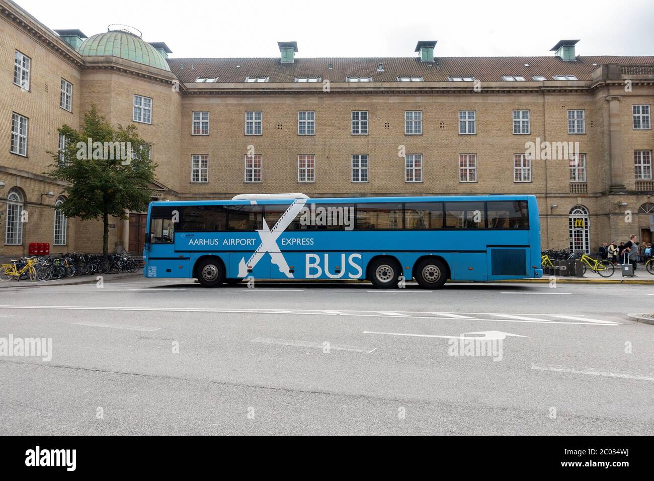Aarhus Airport Express Bus parcheggiato ad Aarhus Danimarca gestito dalla Società arriva Foto Stock