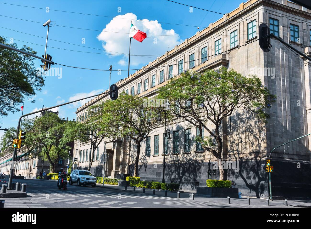 Città del Messico, Messico ; aprile 26 2020: Costruzione della corte suprema del messico situata nella zócalo di Città del Messico durante la quarantena covid-19 Foto Stock