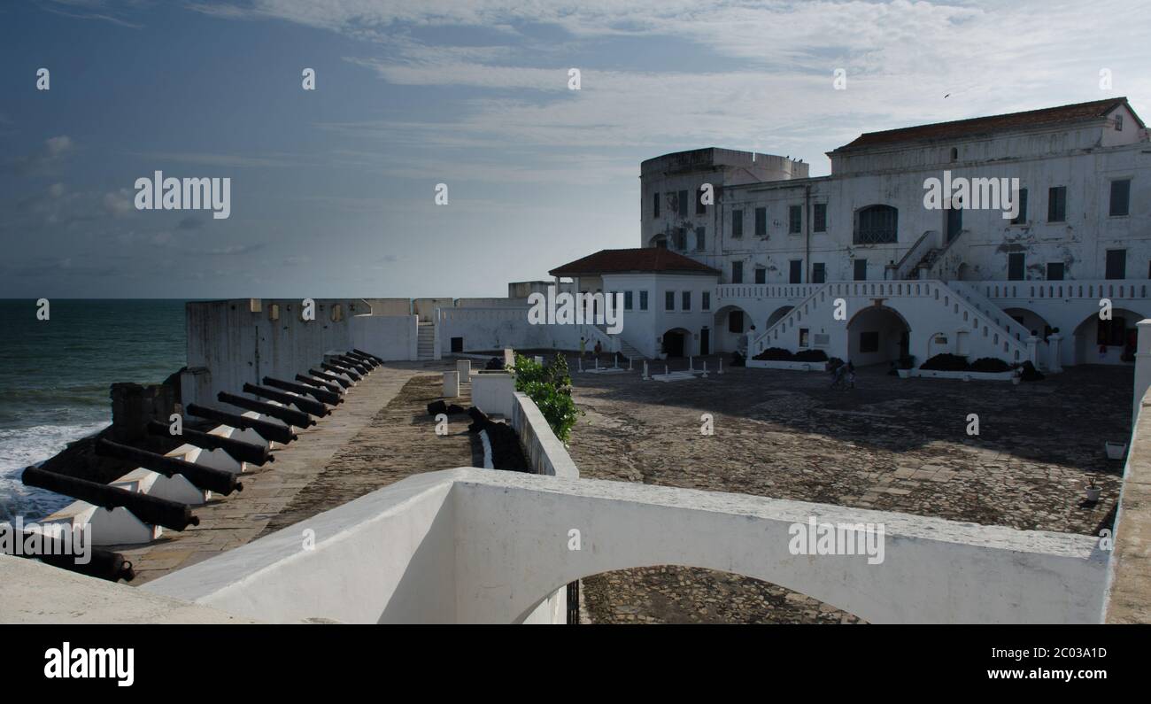 Cape Coast - dopo aver cambiato le mani un certo numero di volte sotto le potenze coloniali, divenne il principale obiettivo del commercio degli schiavi per gli inglesi Foto Stock