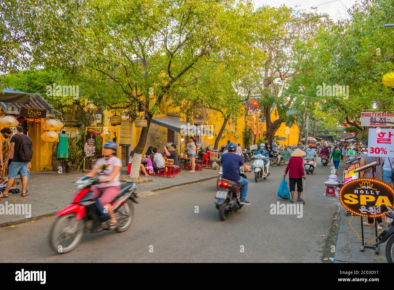 Nguyen Hue Street, città vecchia, Hoi An, Vietnam, Asia Foto Stock