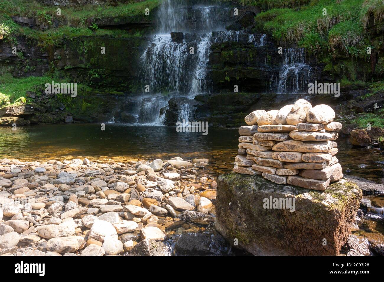 Upper Uldale Falls, una cascata ben nascosta sul fiume Rawthe, sul bordo dei Howgill Fells su Baugh cadde. Yorkshire Dales National Park, Regno Unito. Foto Stock