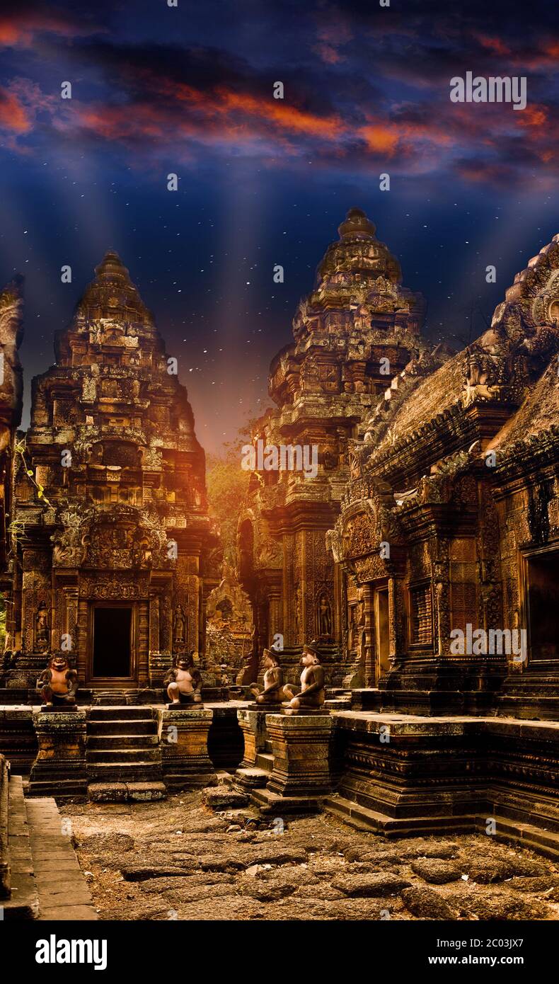 Templi mistici della Cambogia di notte, prima di sun Foto Stock