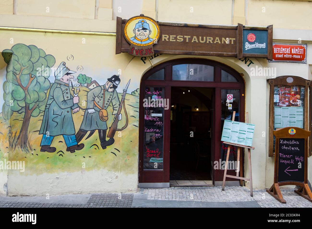 Ristorante Švejk, Betlemske Namesti, città vecchia, Praga, Repubblica Ceca Foto Stock