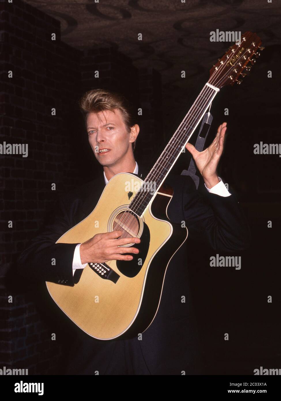 David Bowie al lancio del tour dei migliori successi Sound + Vision al Rainbow Theatre di Londra, gennaio 1990 Foto Stock