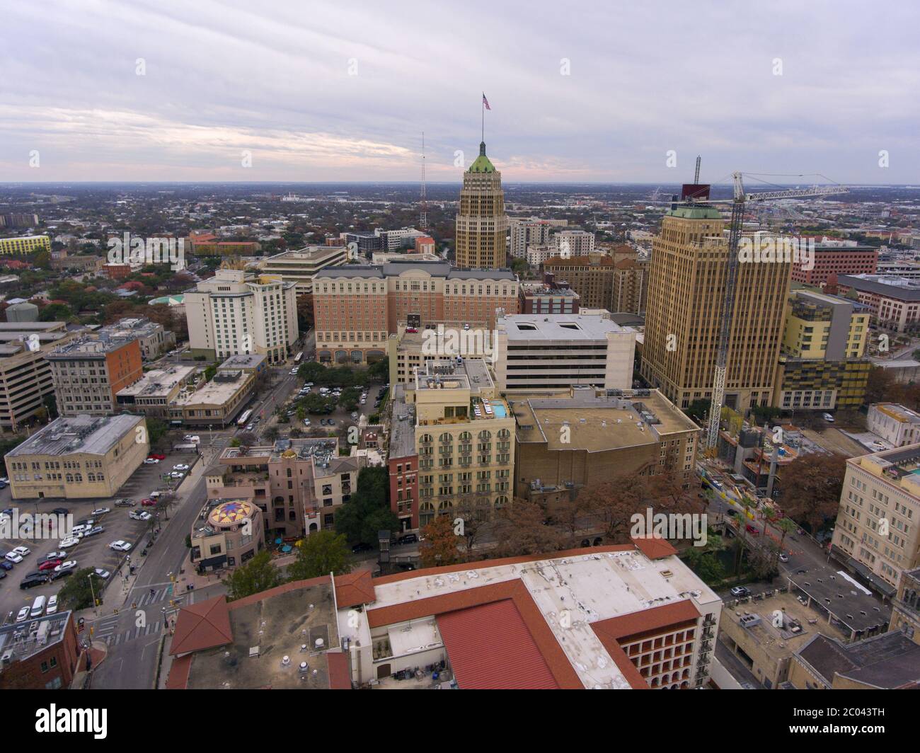 Vista aerea dello skyline del centro di San Antonio, tra cui Tower Life Building, San Antonio, Texas, Texas, USA. Foto Stock