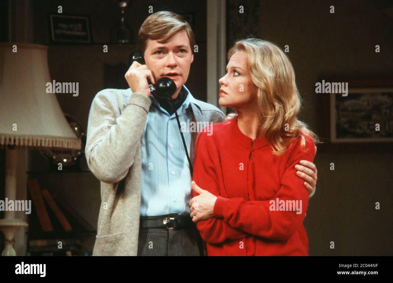 Simon Ward (Tony Wendice), Hayley Mills (Margot Wendice) in DIAL M PER OMICIDIO di Frederick Knott al Vaudeville Theatre, Londra WC2 03/11/1983 design: Stuart Stanley illuminazione: Ron Beattie regista: Allan Davis Foto Stock