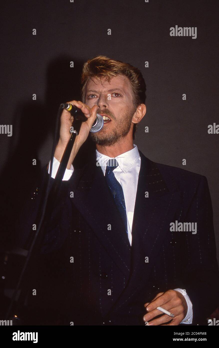 David Bowie suonò con la sua band Thin Machine a Newport, Galles, il 1 luglio 1989 Foto Stock