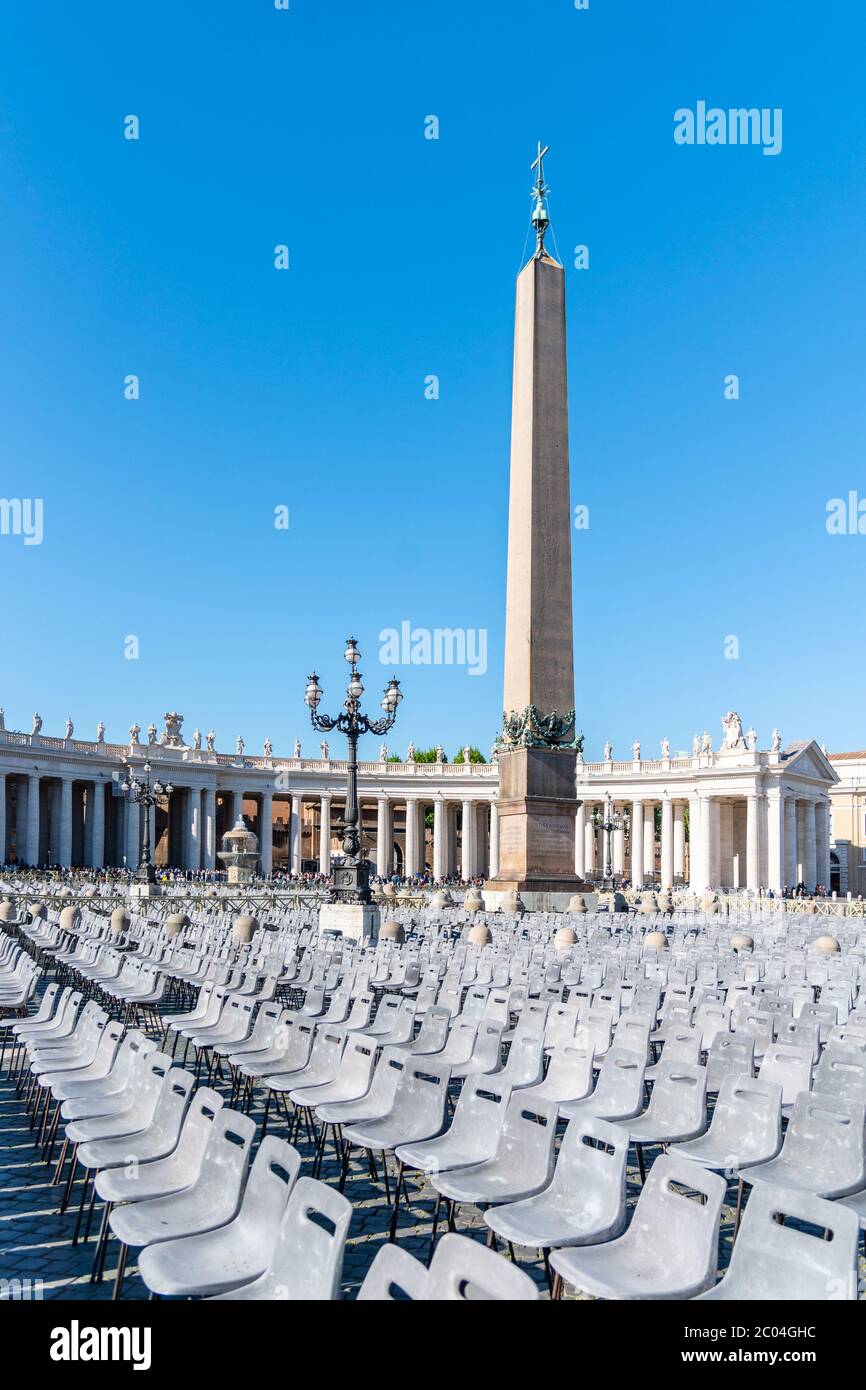 Obelisco egiziano su piazza San Pietro nella Città del Vaticano, Roma, Italia. Foto Stock