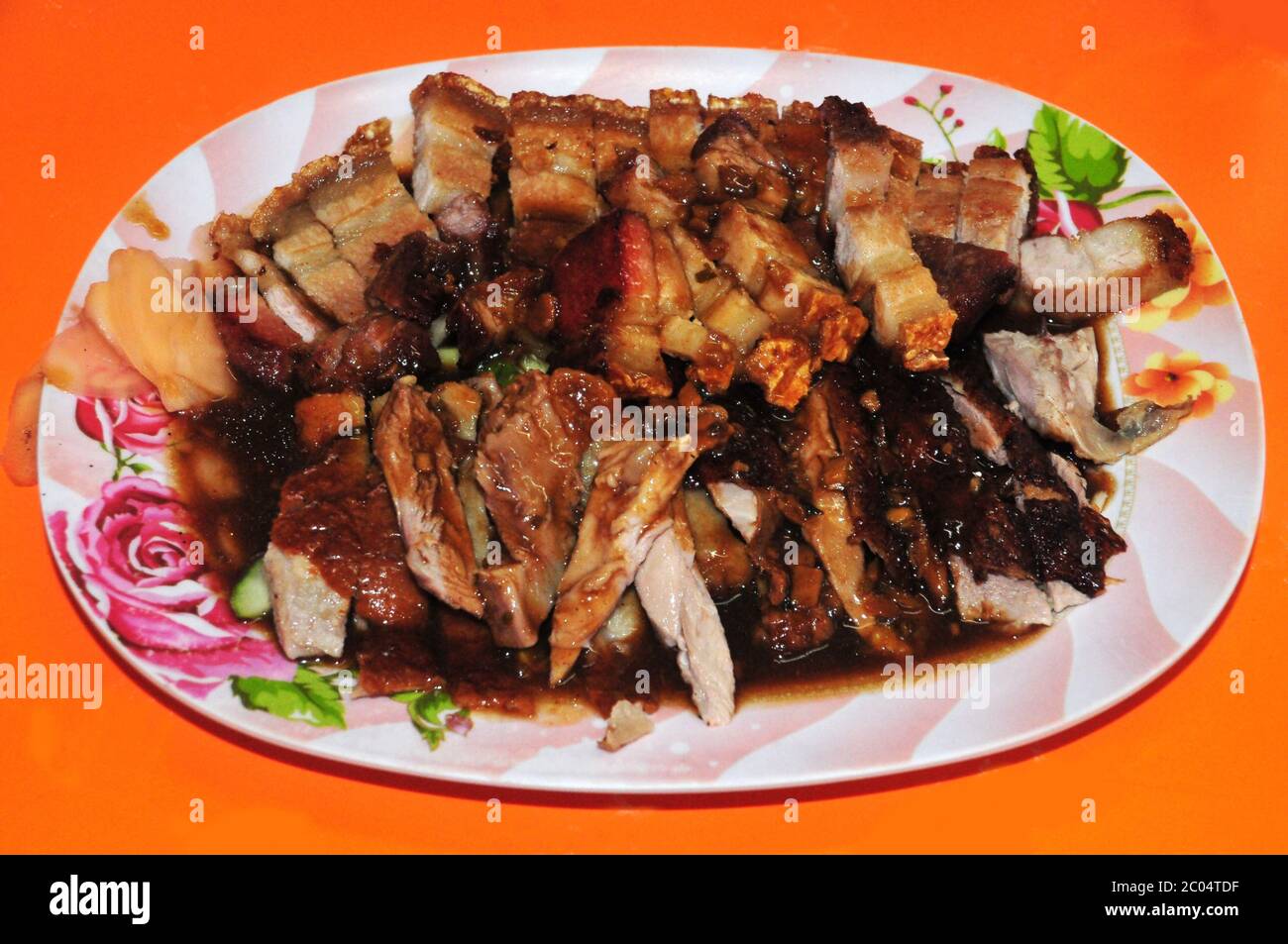 Deliziosa anatra arrosto al miele e arrosto di maiale croccante Foto Stock