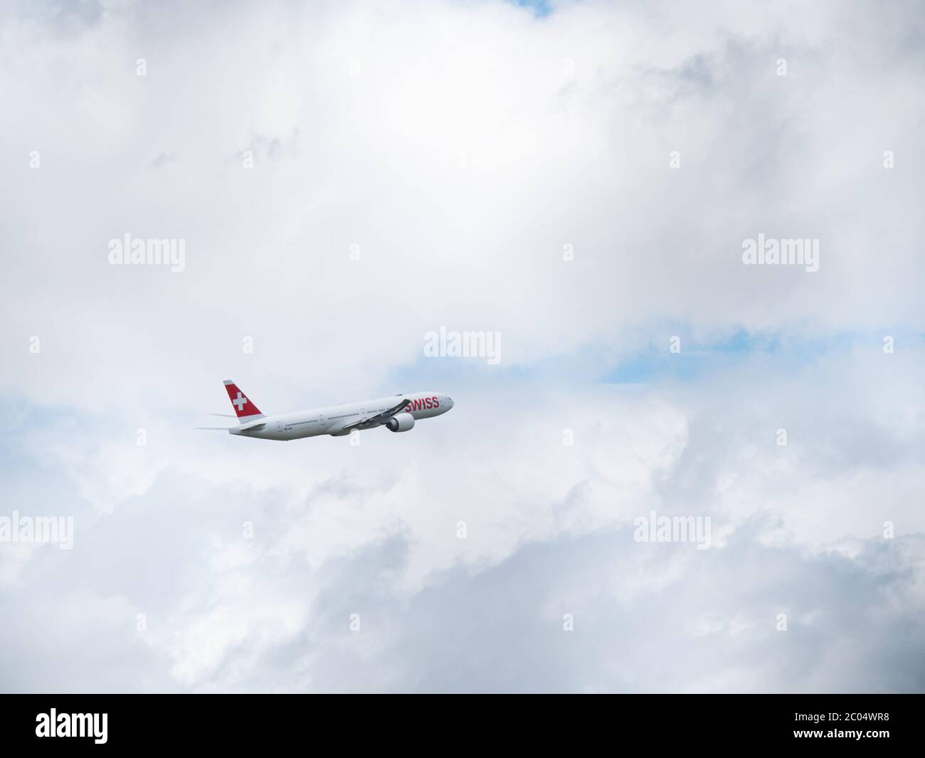L'aereo Swiss International Airlines decolga all'aeroporto di Zürich, in Svizzera Foto Stock