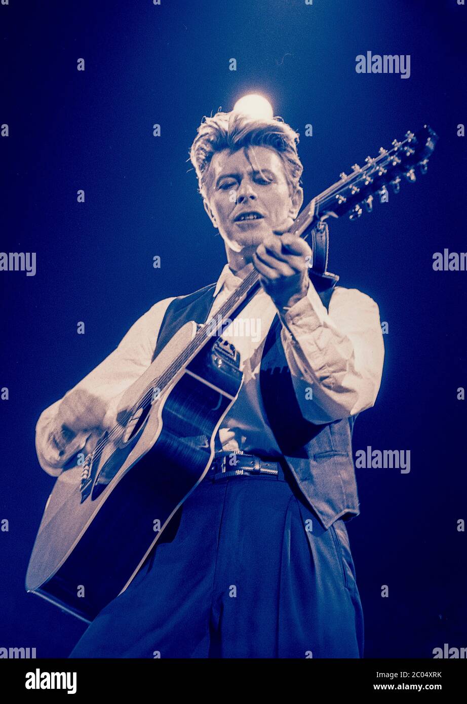 David Bowie ha suonato nel suo tour Sound+Vision a Londra, marzo 1990 Foto Stock