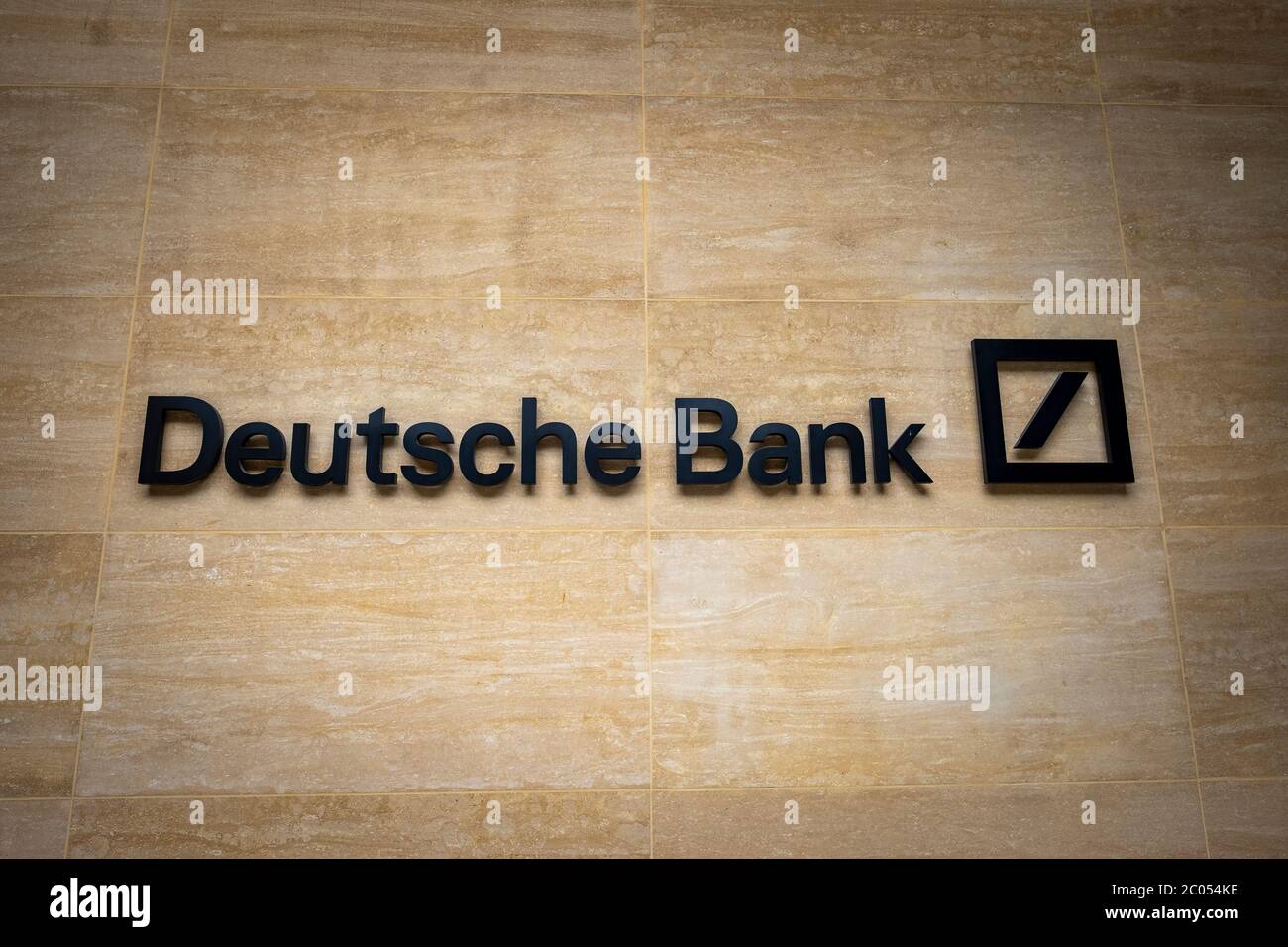 LONDRA - GIUGNO 2020: Deutsche Bank nella città di Londra, un grande fornitore di servizi finanziari globali tedeschi Foto Stock