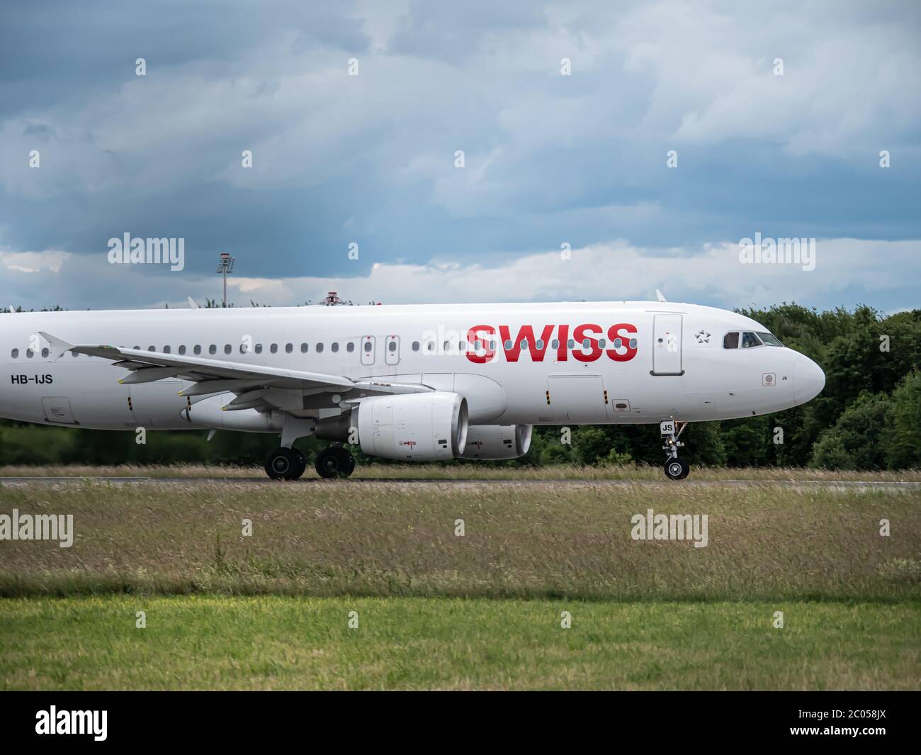 L'aereo Swiss International Airlines decolga all'aeroporto di Zürich, in Svizzera Foto Stock