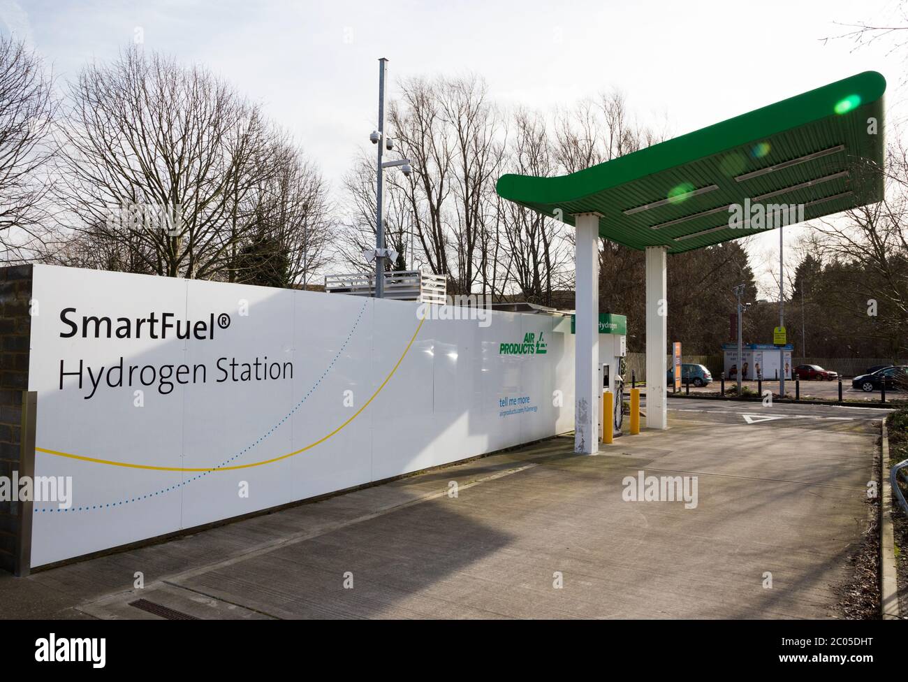 Stazione di rifornimento di idrogeno (marchio SmartFuel) presso un supermercato Sainsburys ad Hendon, Londra, Regno Unito. Le auto e gli altri veicoli possono riempire con gas fornito da Air Products (117) Foto Stock