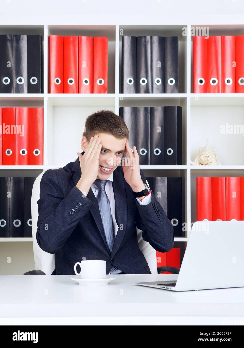 Giovane Imprenditore trionfo Foto Stock